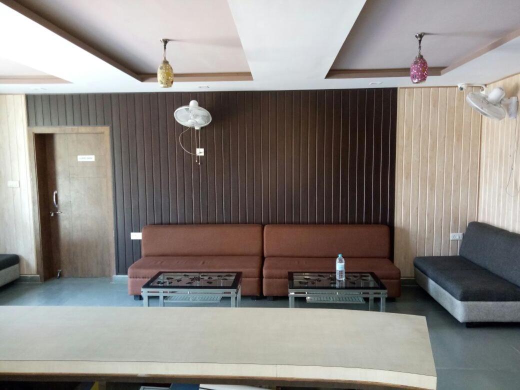 Meera Valley Resort By Nexottel อุเดเปอร์ ภายนอก รูปภาพ
